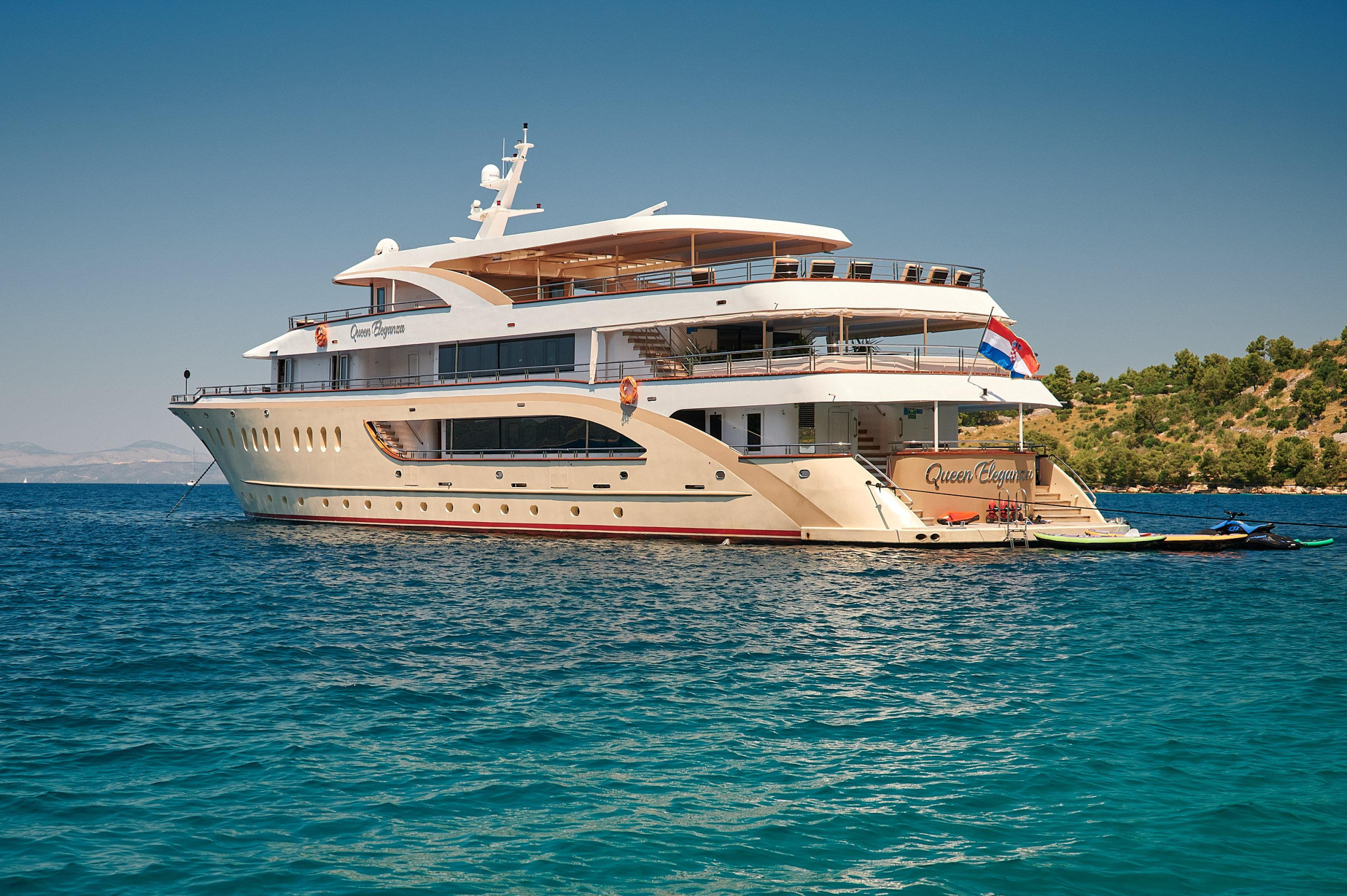 Photo #5 - Motoryacht Queen Eleganza (Queen Eleganza) in Split - 21036