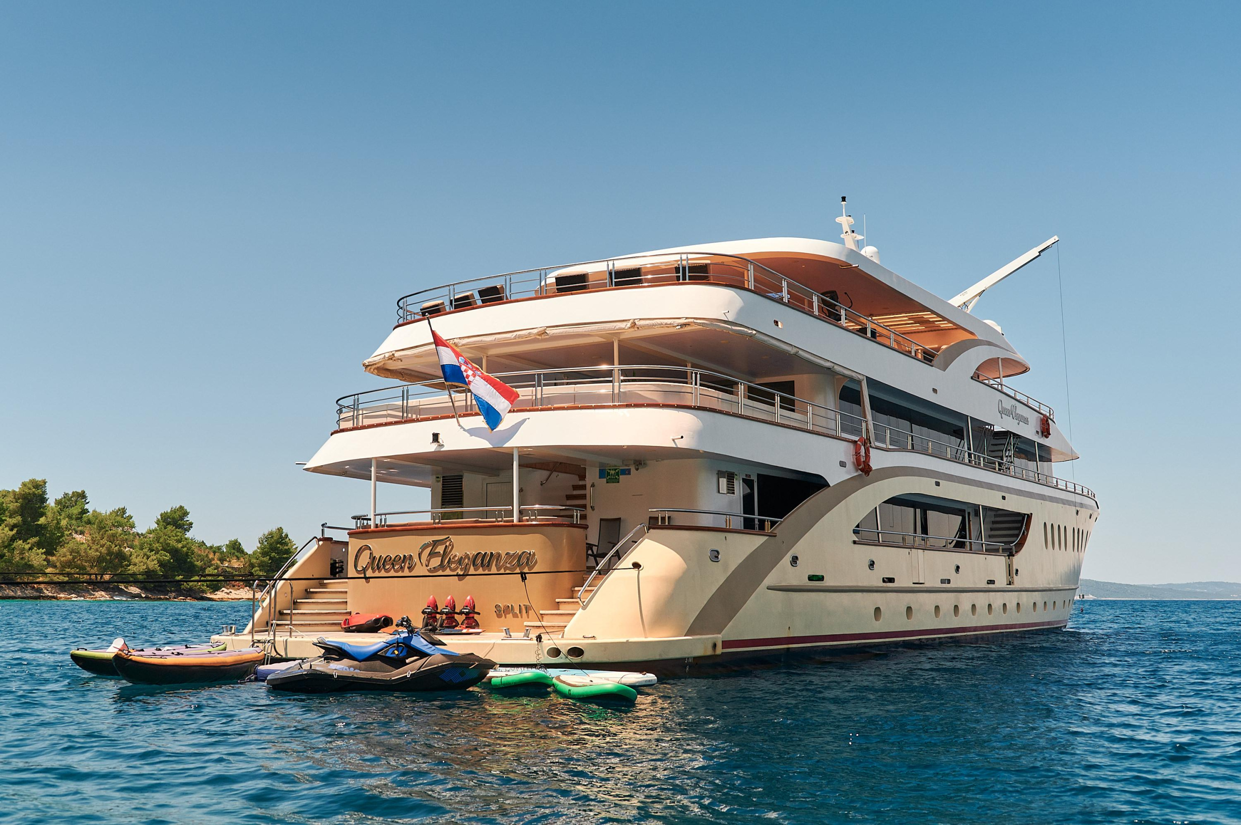 Photo #27 - Motoryacht Queen Eleganza (Queen Eleganza) in Split - 21036