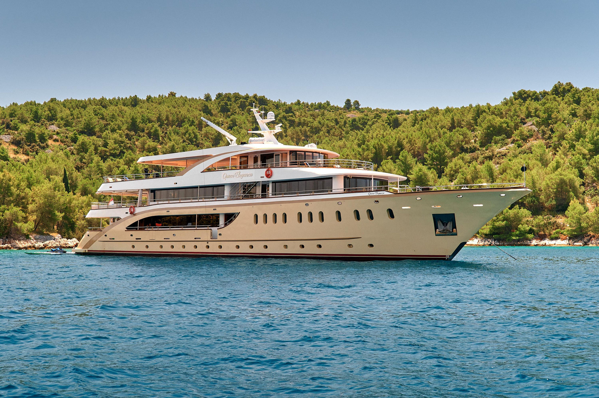 Photo #21 - Motoryacht Queen Eleganza (Queen Eleganza) in Split - 21036
