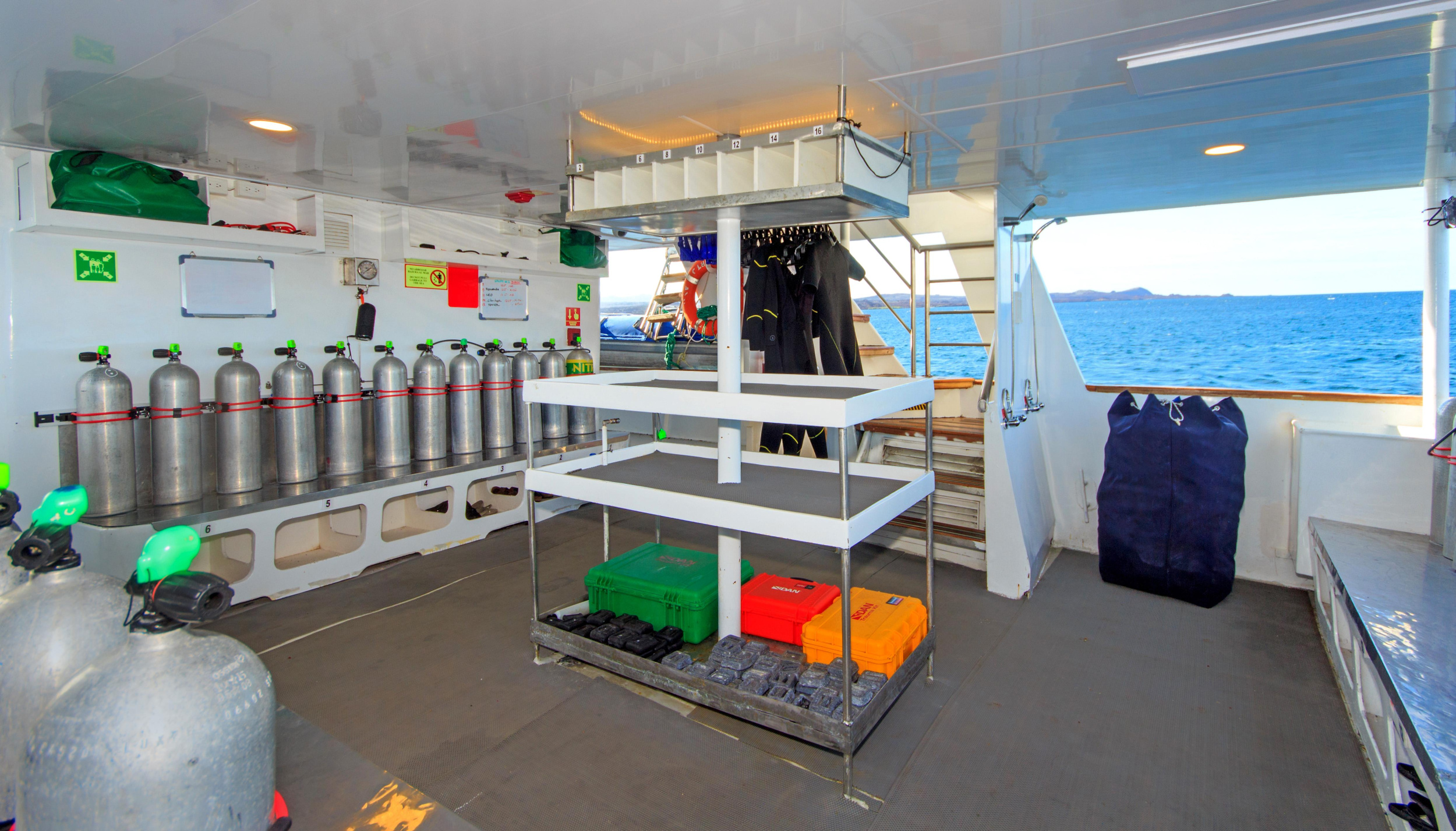 Motoryacht - Aqua — photo 12