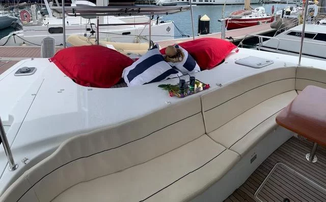 Lagoon Power 43 (MIGALOO)  - 12