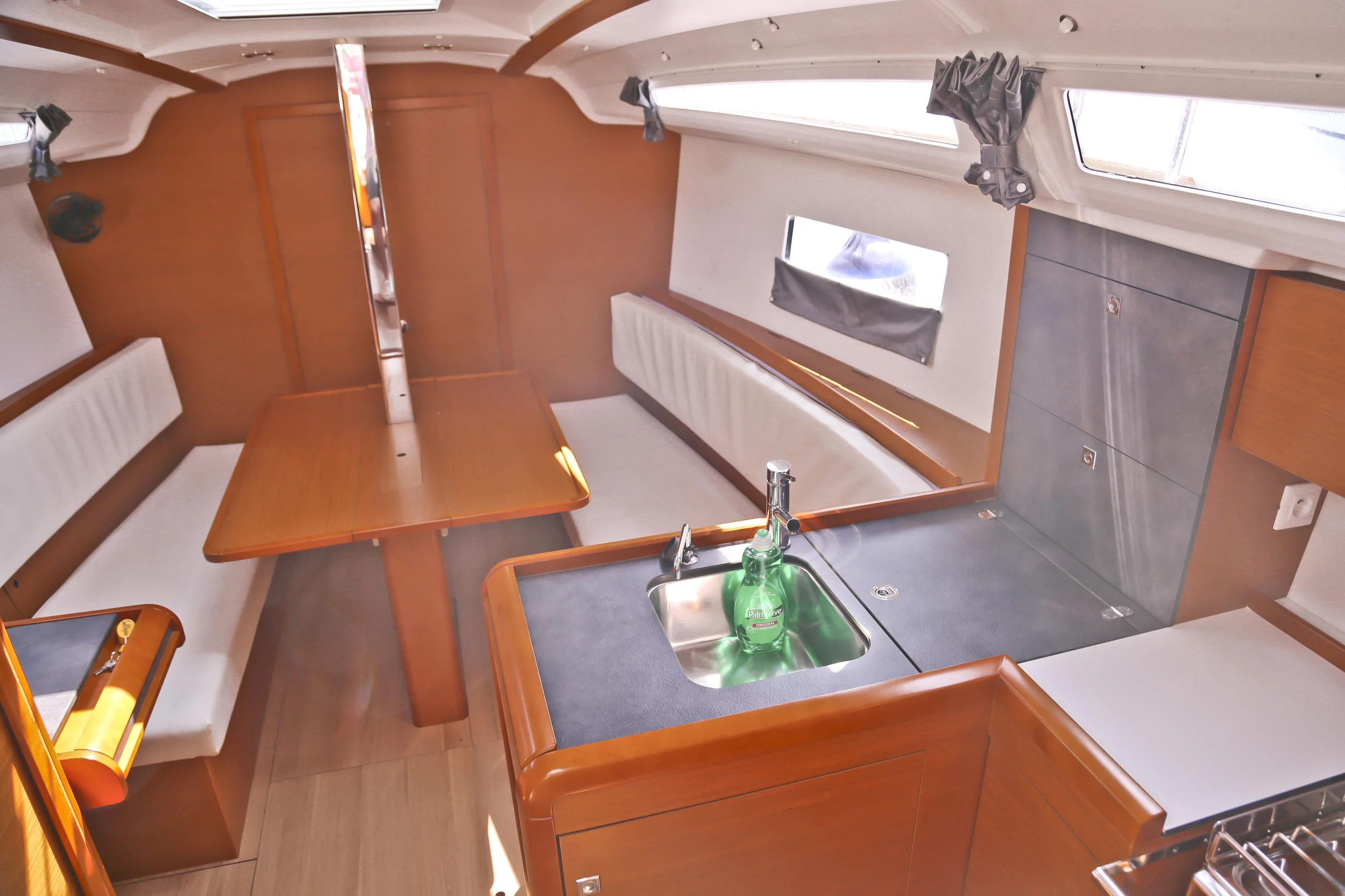 Sun Odyssey 349 (Dynamene)  - 12