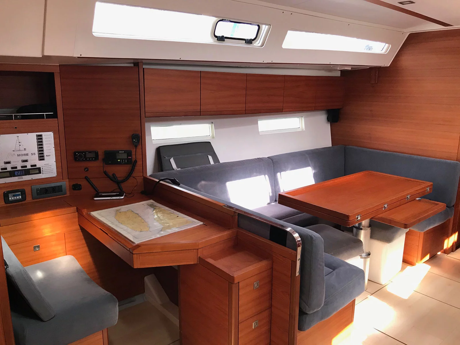 More 55 (MRS. ROBINSON) Interior image - 15