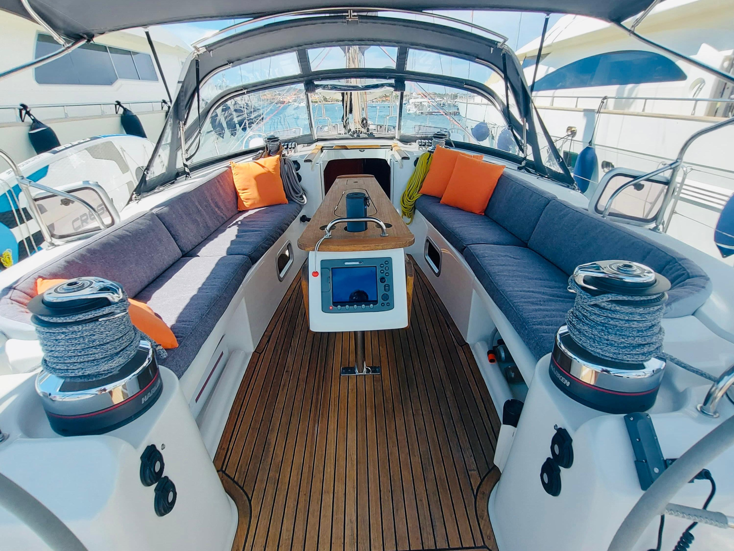 Photo #4 - Oceanis 523 (Italica II) in Sant Antoni de Portmany - 61091