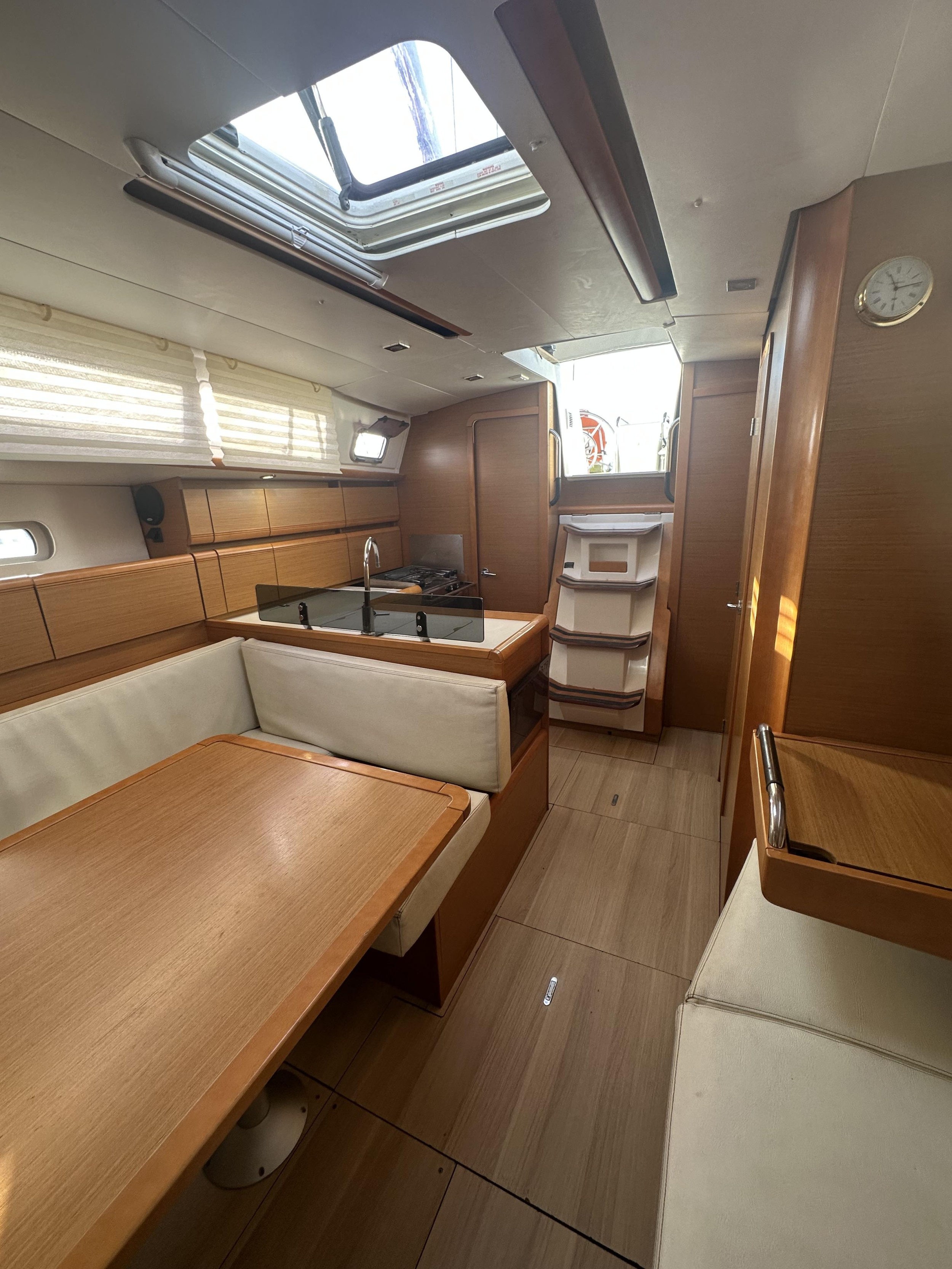 Photo #13 - Sun Odyssey 379 (OYSTER SHELL) in Atene - 22877