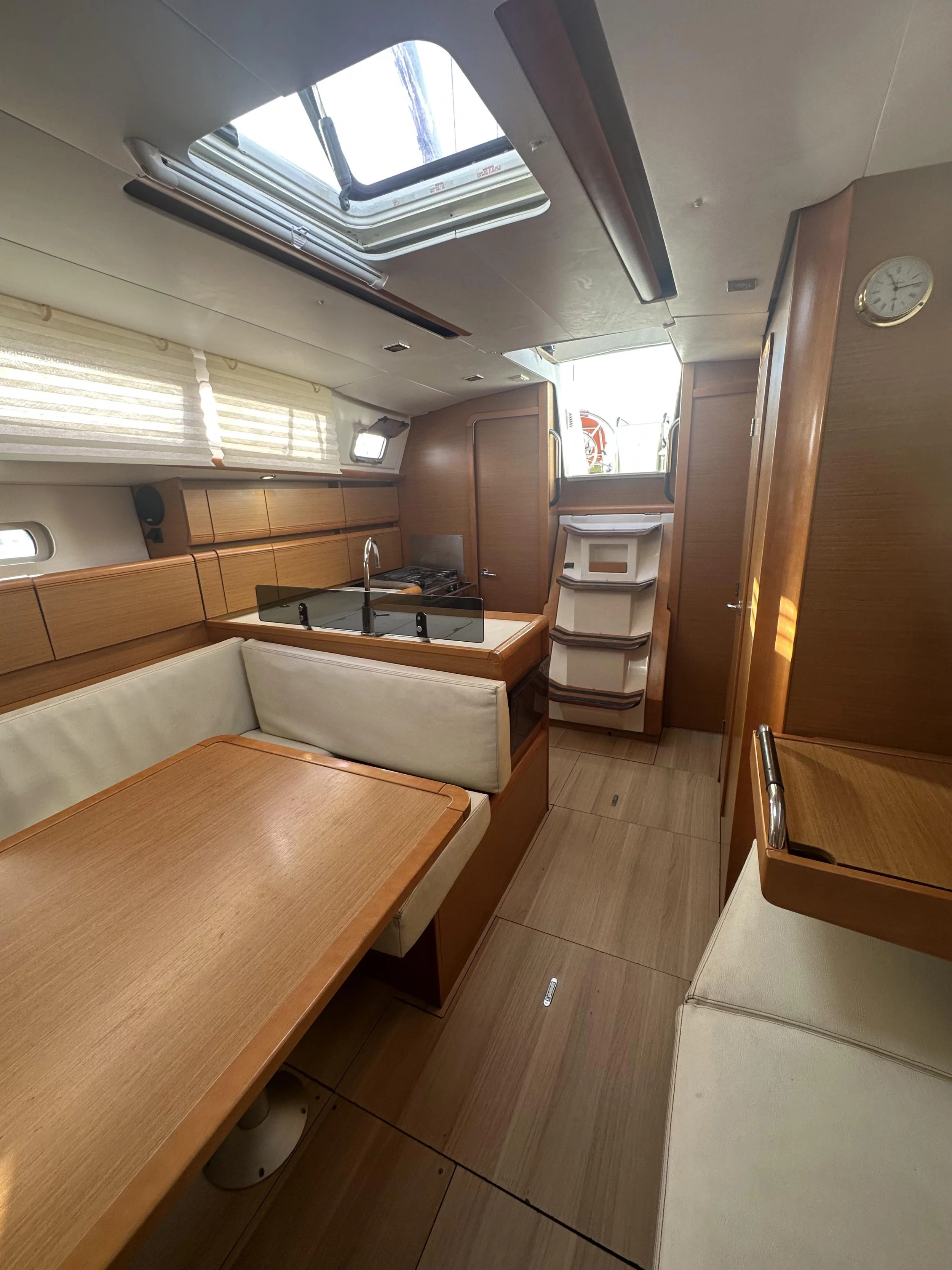 Sun Odyssey 379 (OYSTER SHELL)  - 12