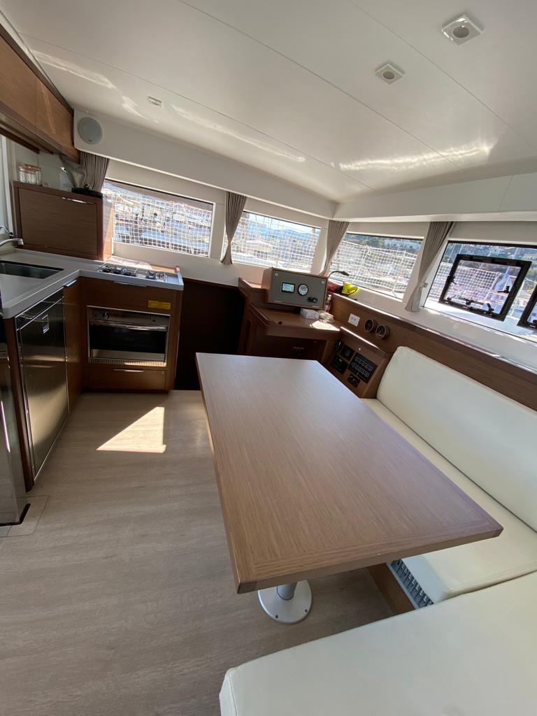 Lagoon 40 — photo 3