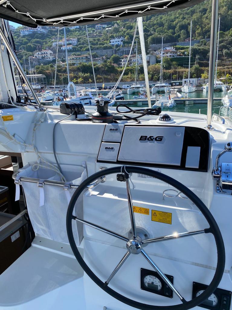 Lagoon 40 — photo 18
