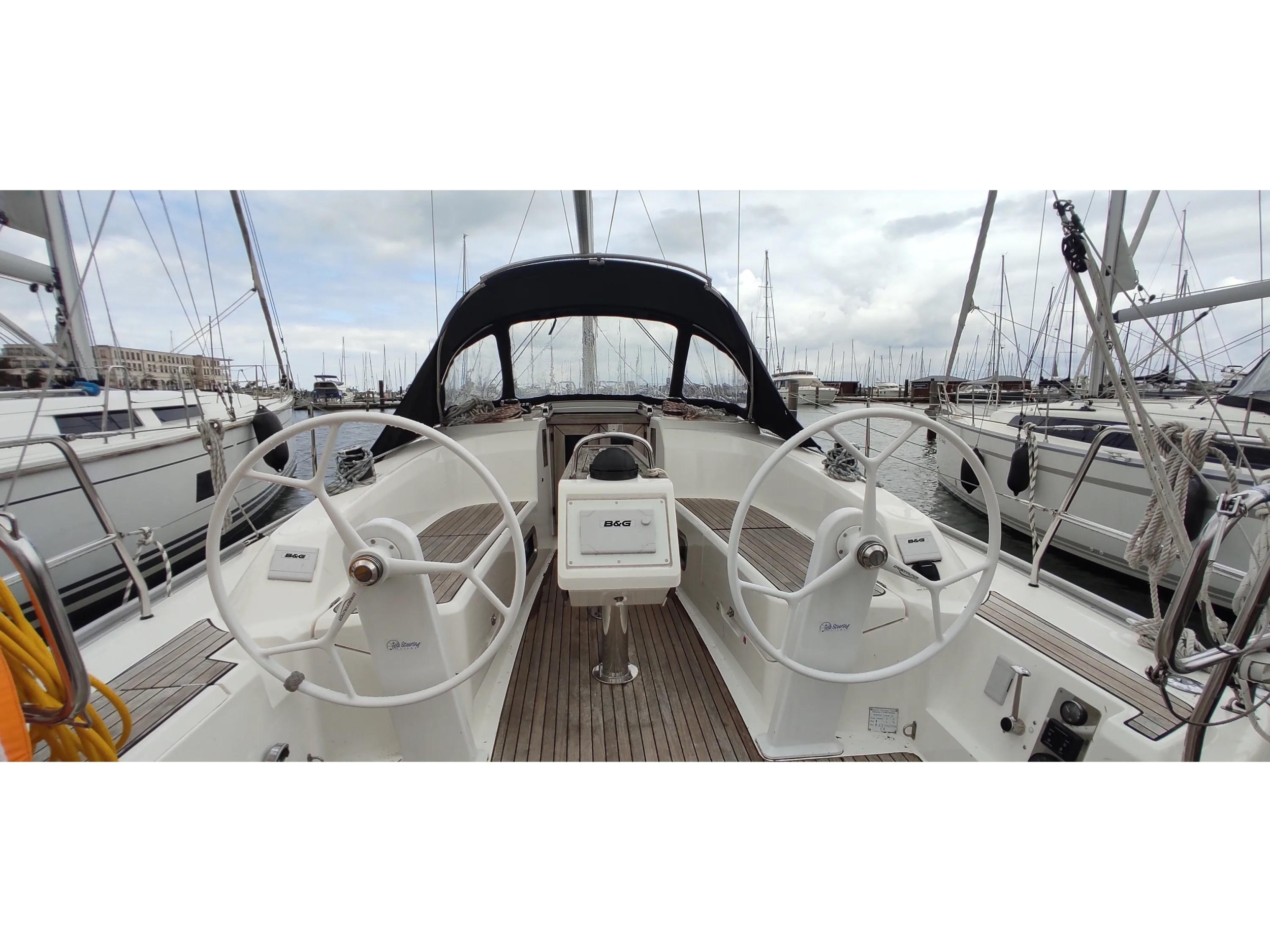 Bavaria Cruiser 34 — photo 1