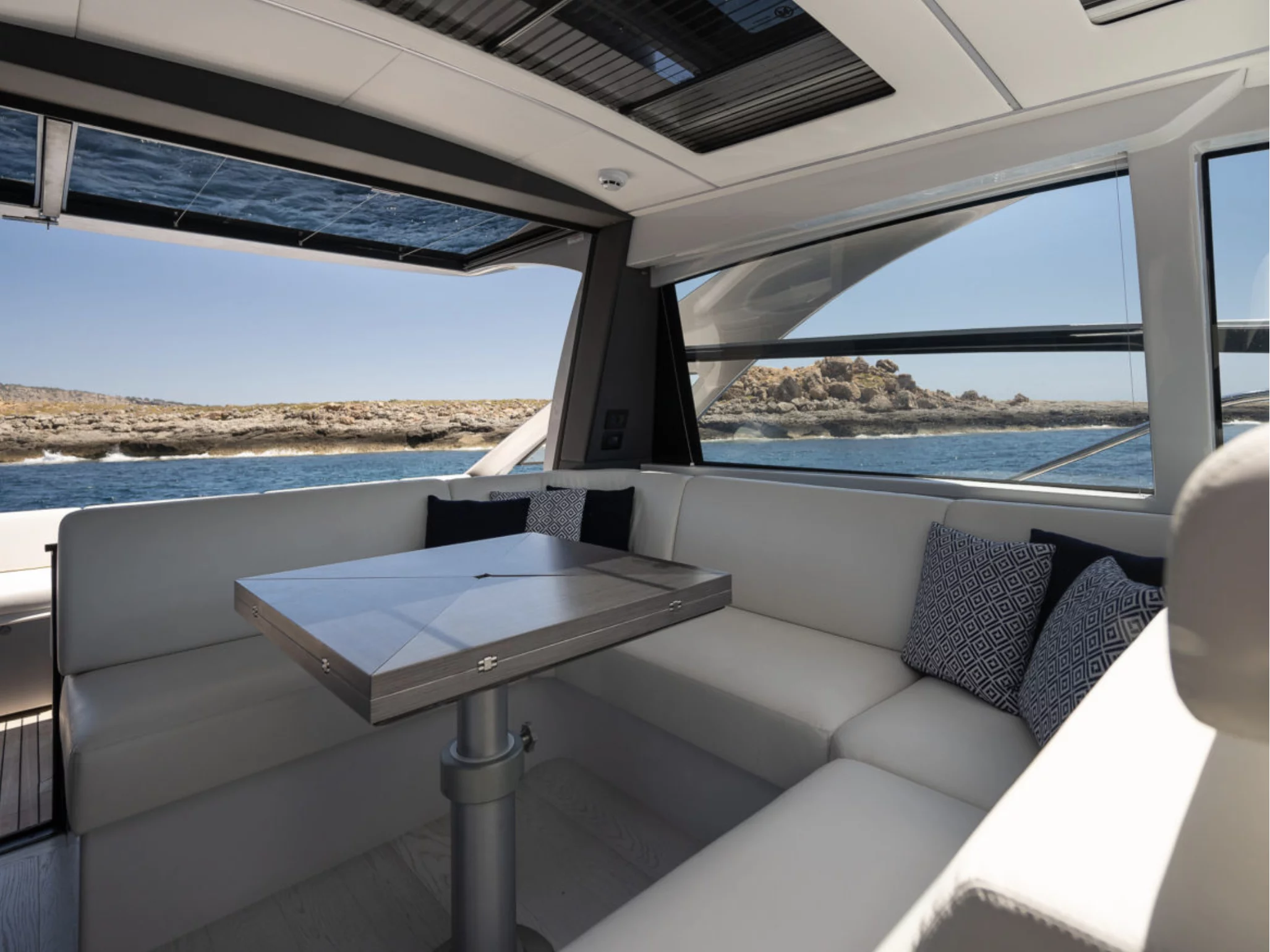 Pershing Polar 5x (Polar) Interior image - 6