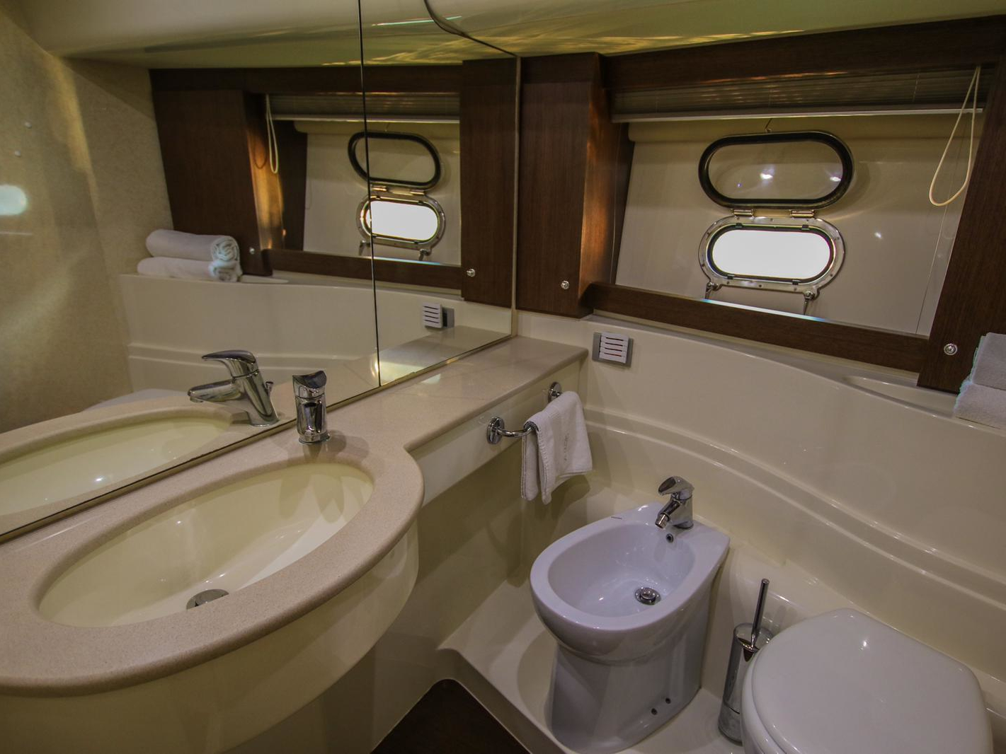 Photo #18 - Ferretti 591 (Borna I) en Dubrovnik - 61193