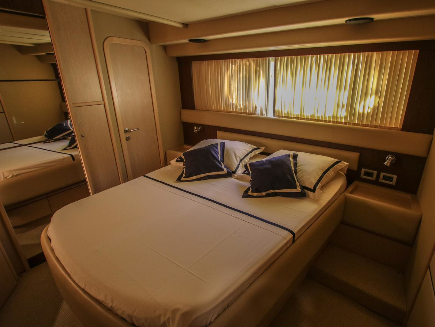 Photo #7 - Ferretti 591 (Borna I) en Dubrovnik - 61193