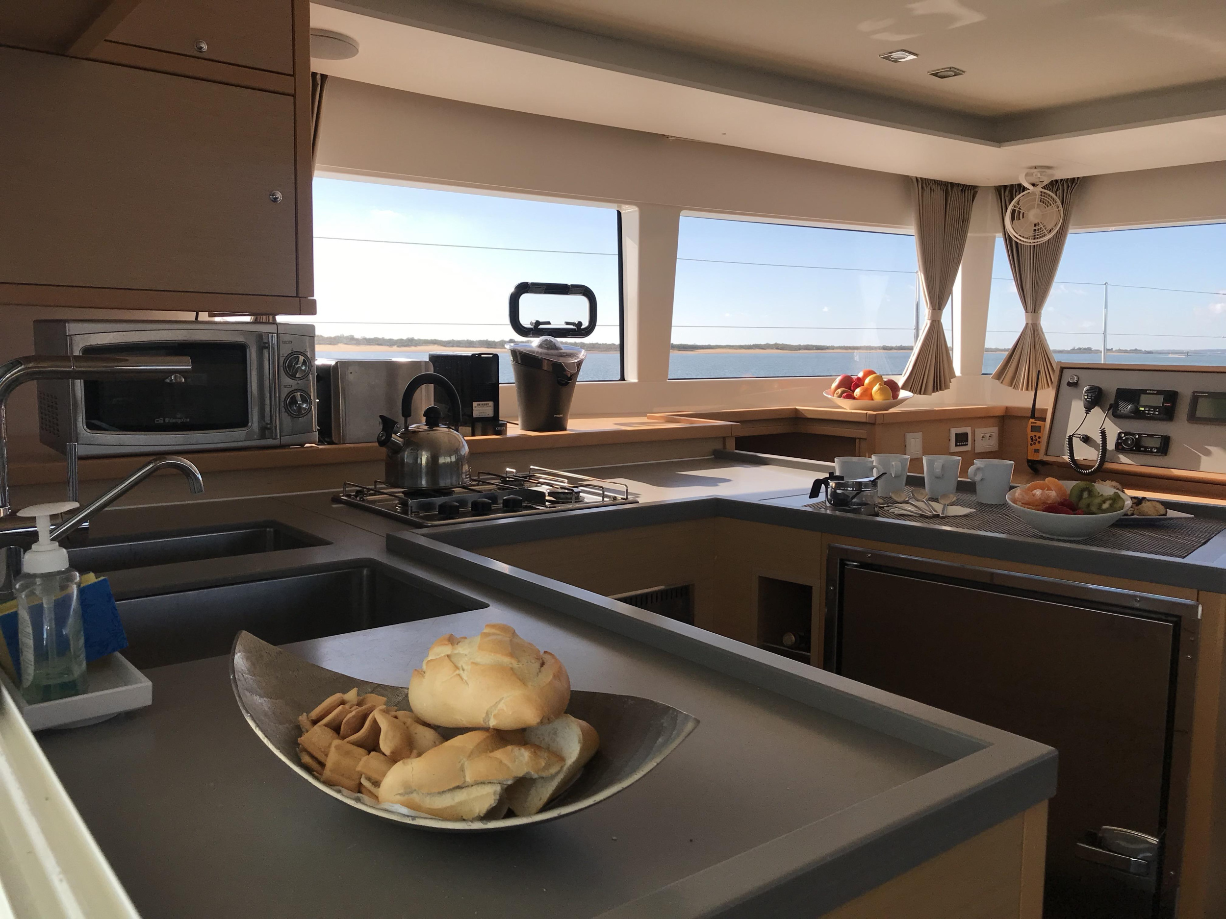 Lagoon 450 Fly Owner Version — photo 2