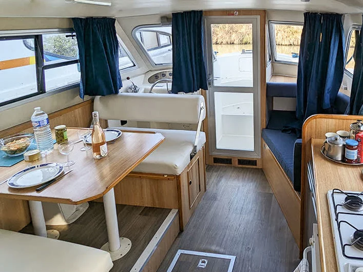 Cirrus B (Cirrus B - Budget 1) Interior image - 6