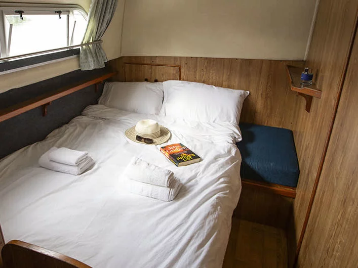 Crusader (Crusader - Budget 8) Interior image - 3