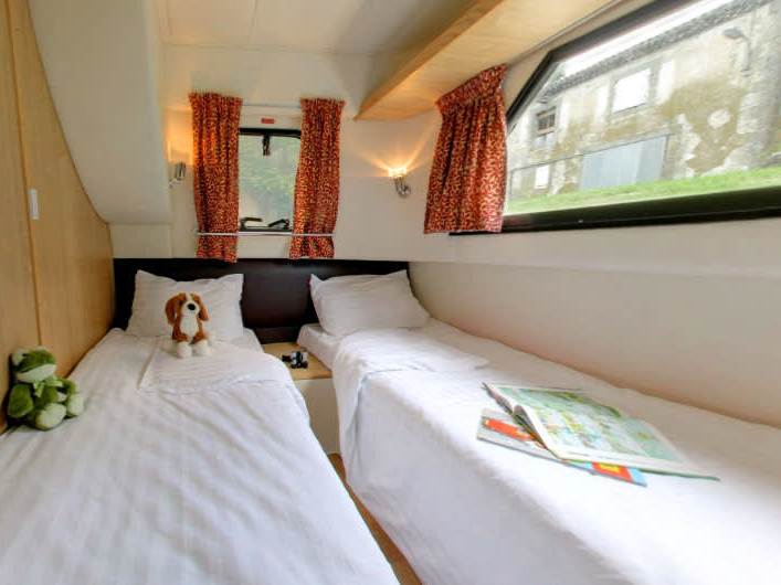 Photo #5 - Mystique (Mystique - Comfort Plus 13) in Chertsey - 62887