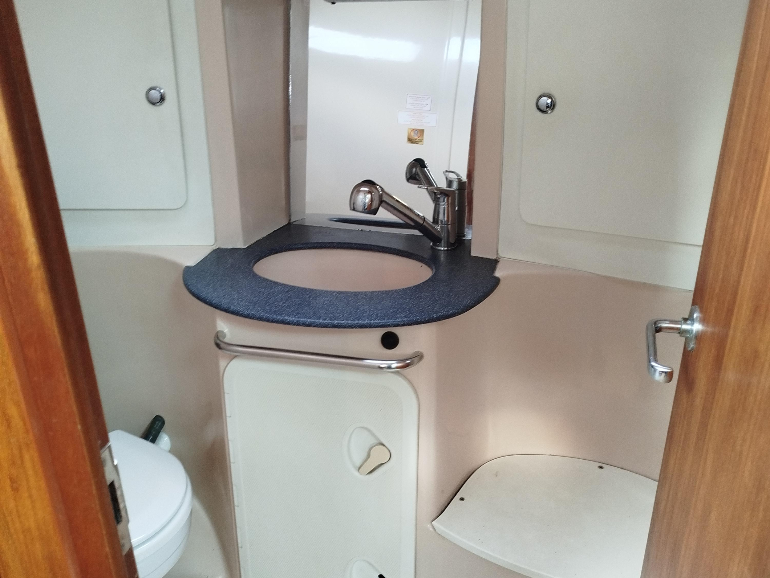 Bavaria 40 — photo 10