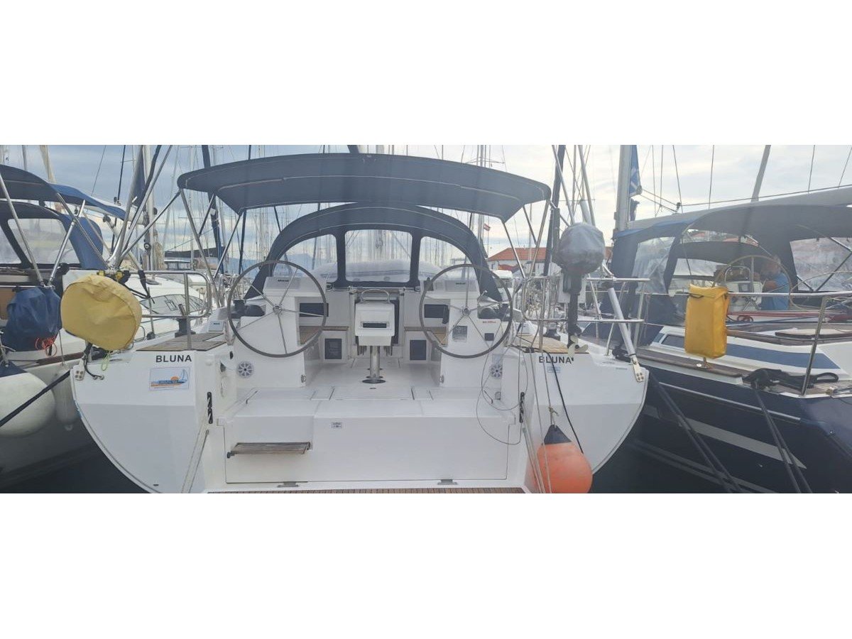Photo #1 - Bavaria C45 (Bluna) en Trogir - 20151