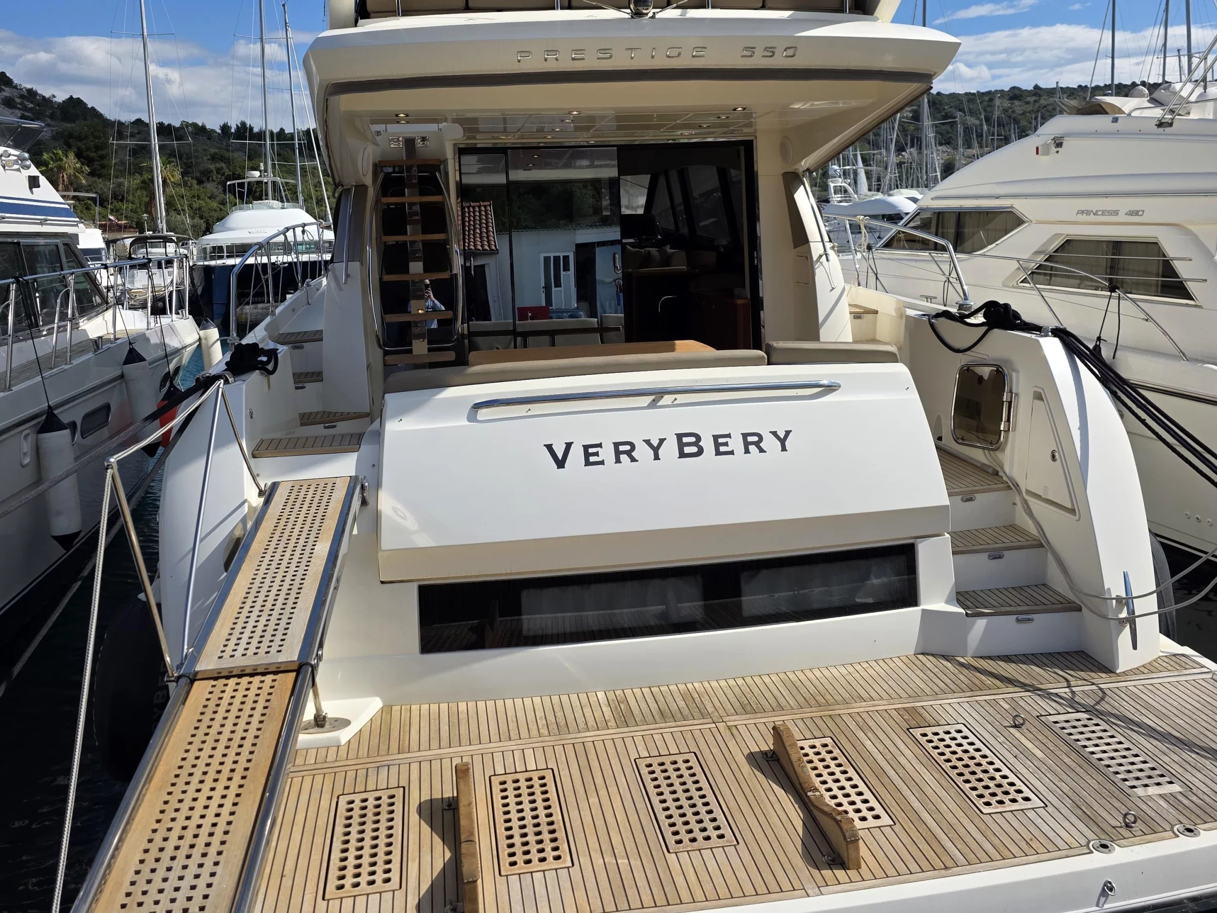 Prestige 550 Fly (Very Bery)  - 21