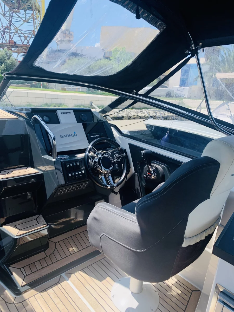 Grandezza 25S (SANDRA) skipper seat - 24
