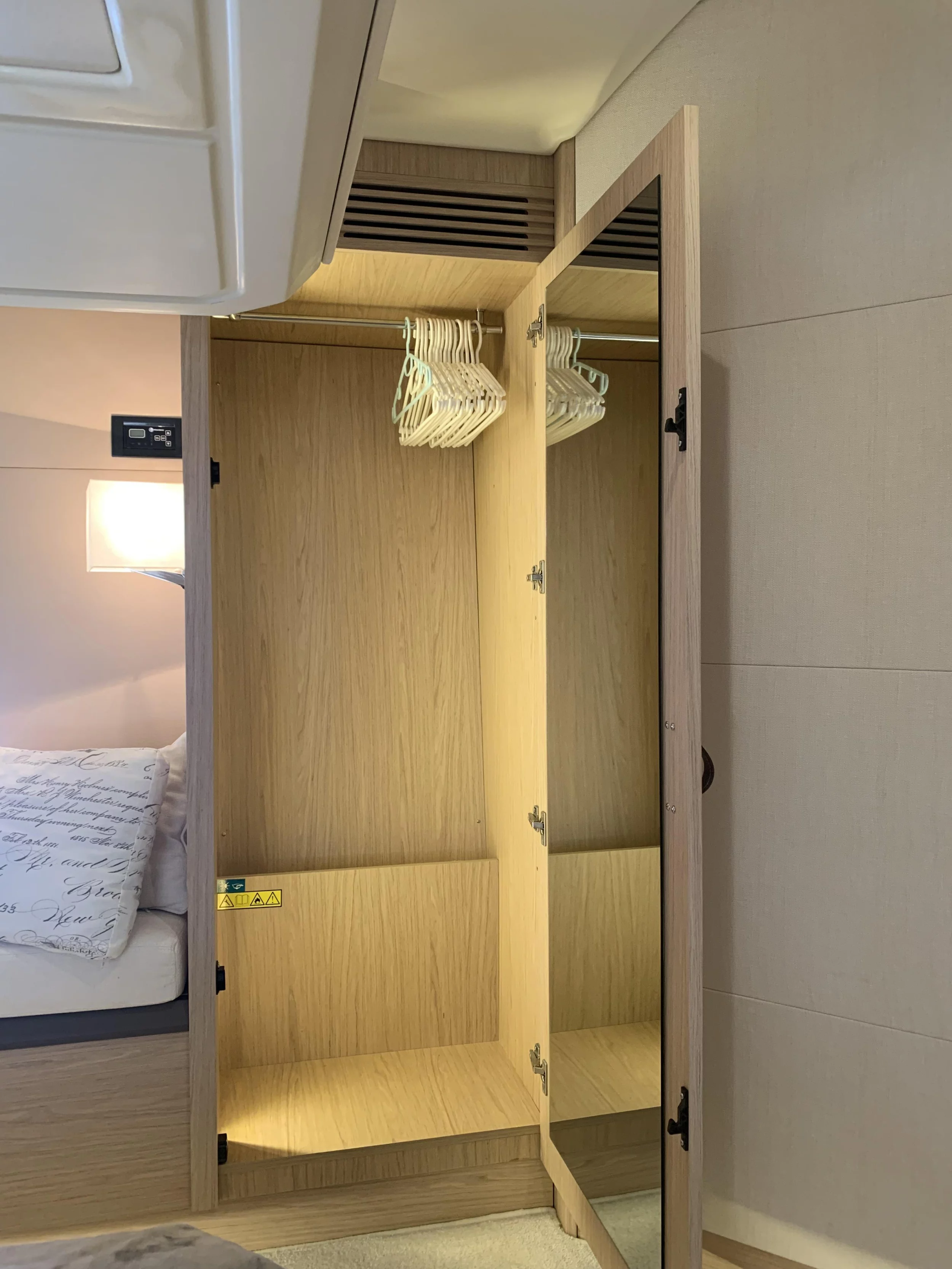 Monte Carlo 5 (Sundowner) closet-main cabin - 48