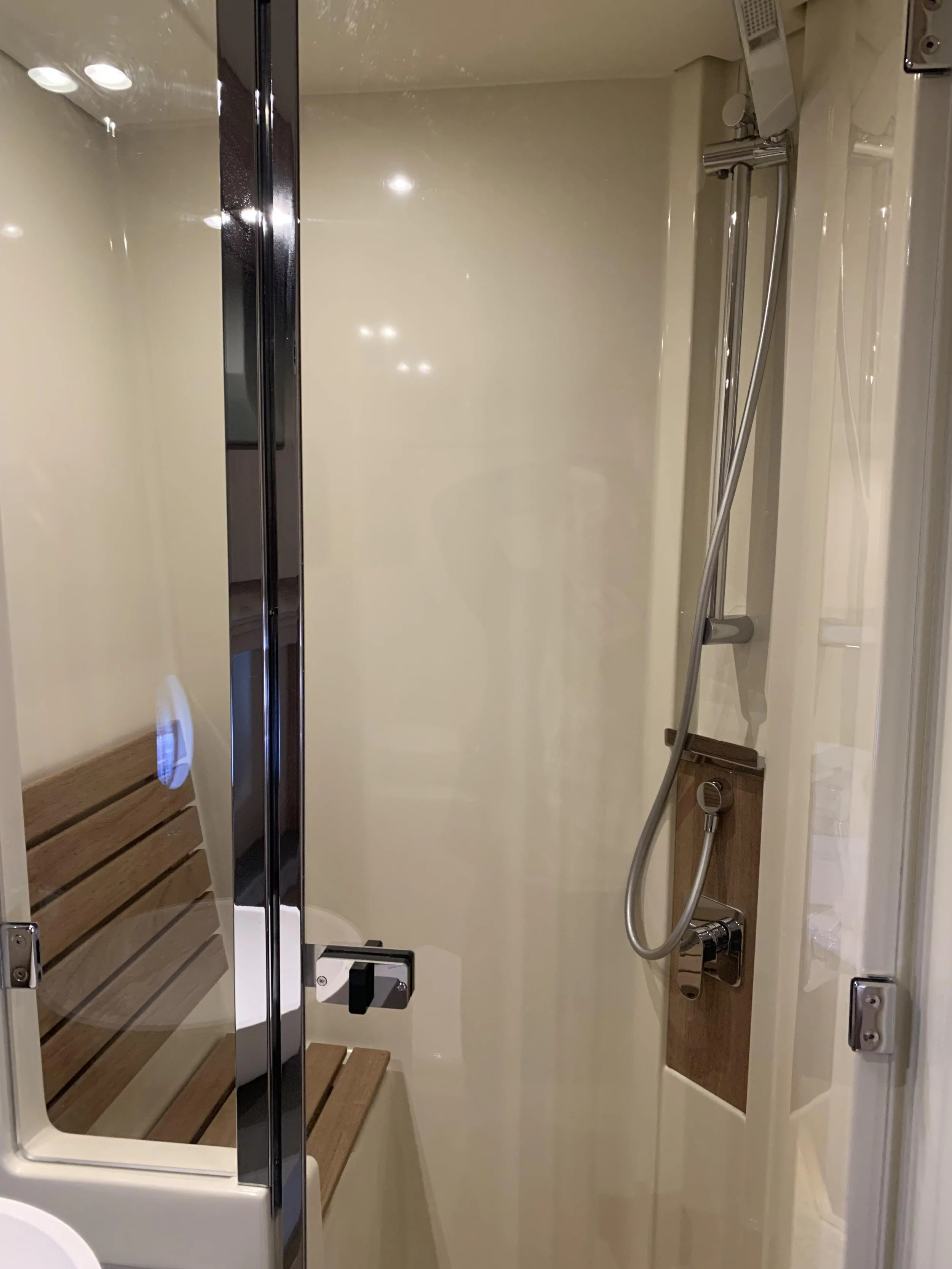 Monte Carlo 5 (Sundowner) shower - 8