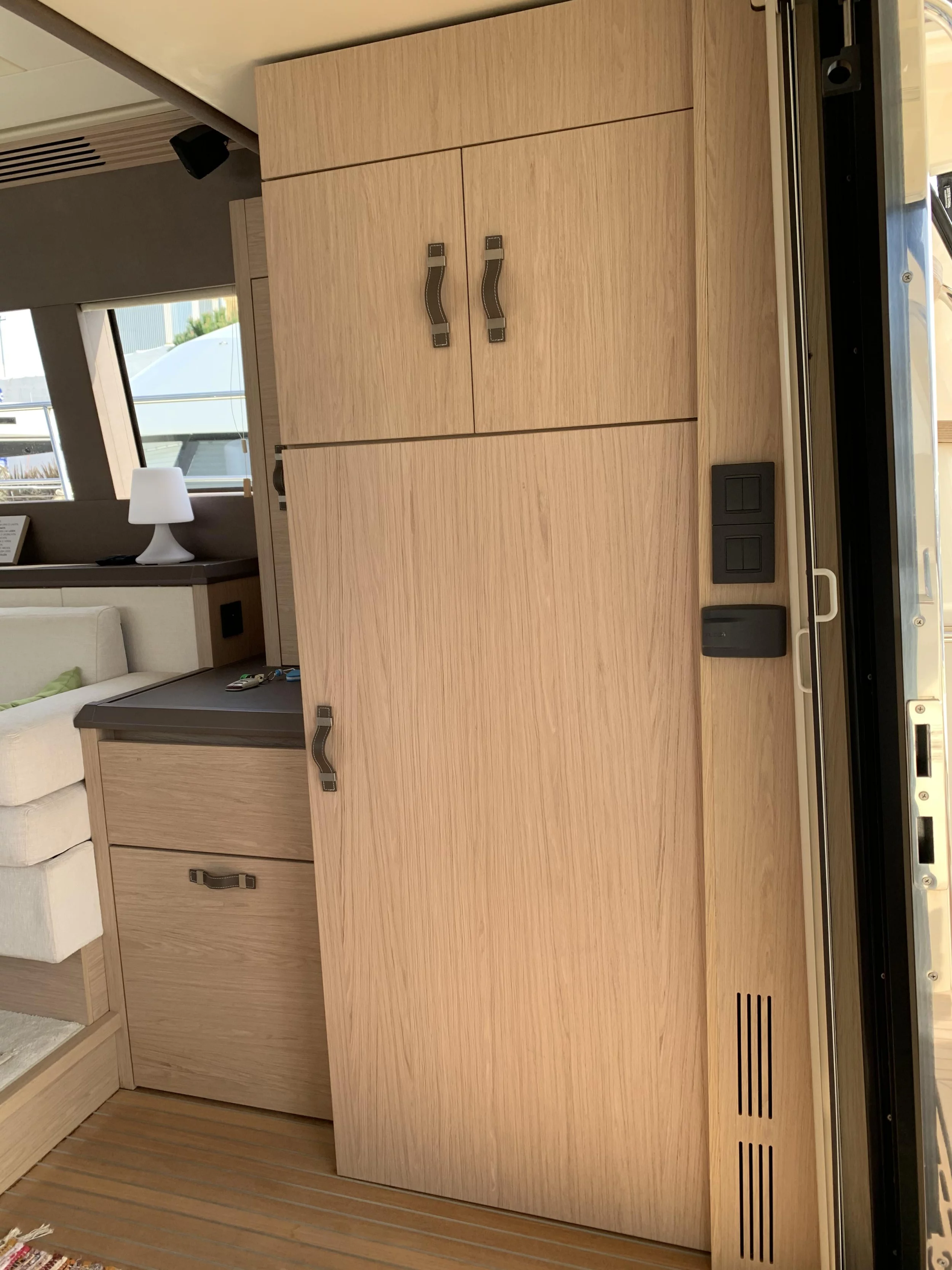 Monte Carlo 5 (Sundowner) fridge - 29