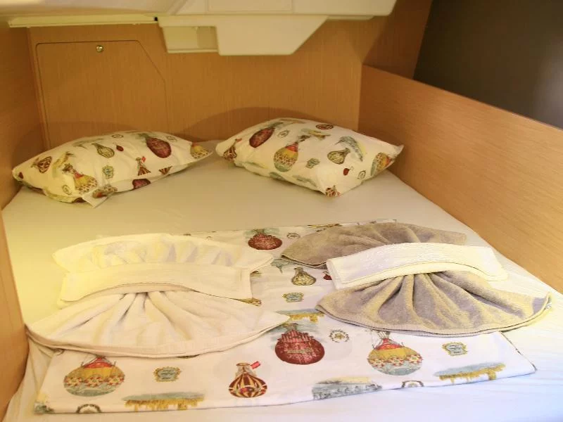 Beneteau Oceanis 38 (ADA) Images - 4