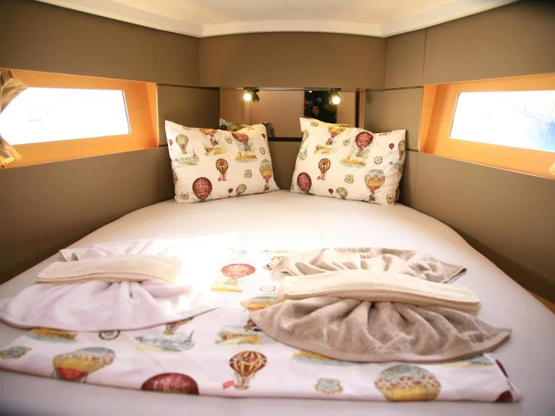 Beneteau Oceanis 38 (ADA) Images - 10