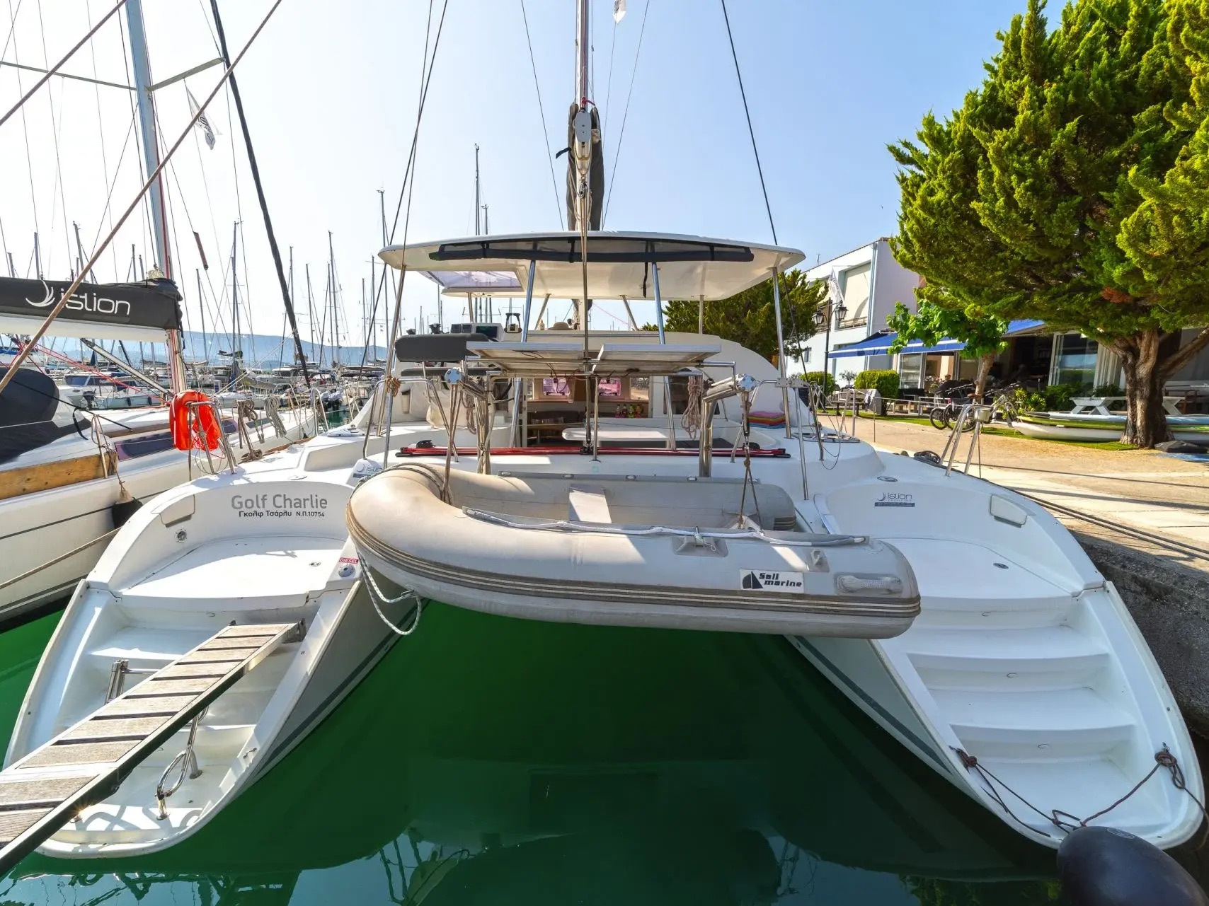 Lagoon 380 — photo 16