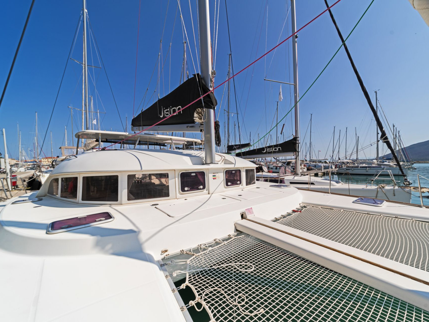 Lagoon 380 — photo 15