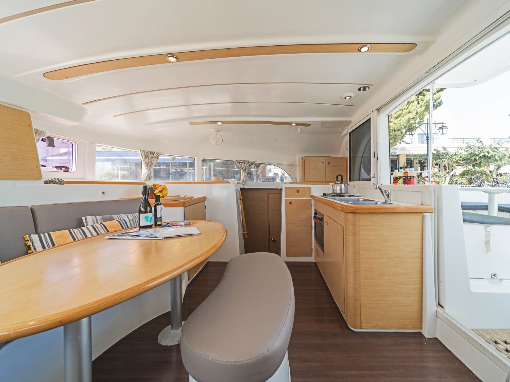 Lagoon 380 — photo 14