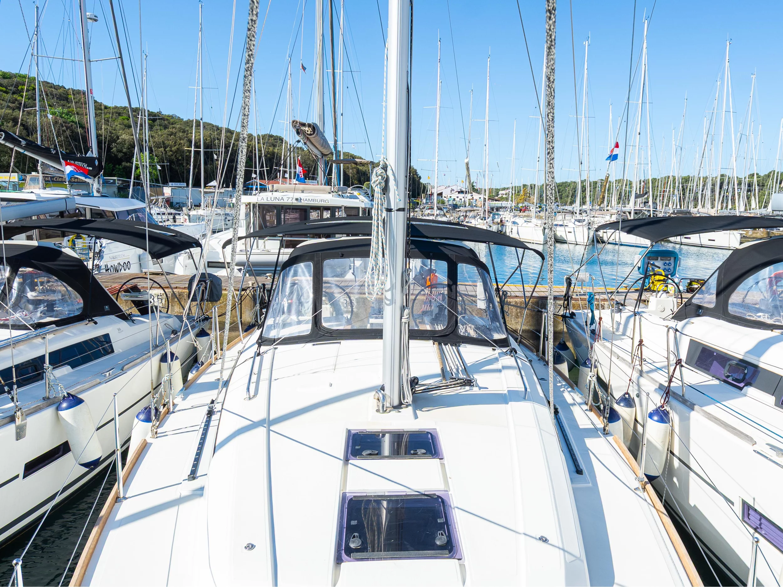 Oceanis 38.1 (Hydra)  - 2