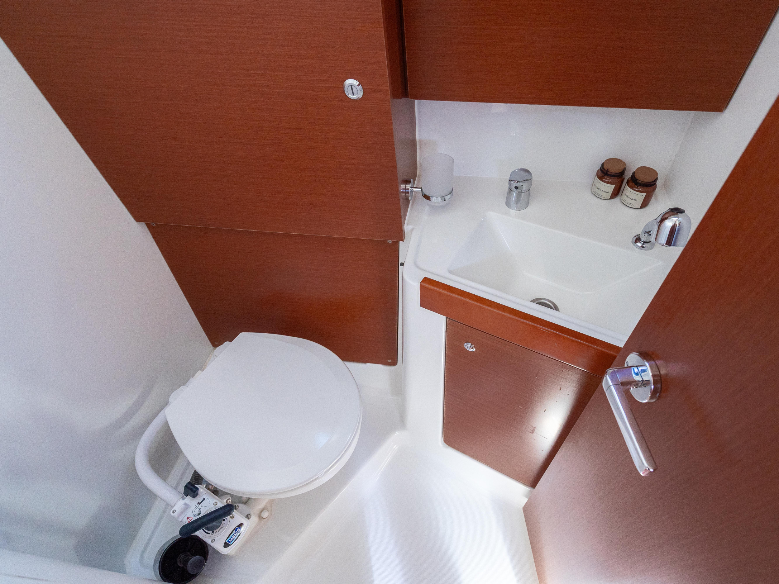 Photo #5 - Oceanis 38.1 (Hydra) in Pula - 23370