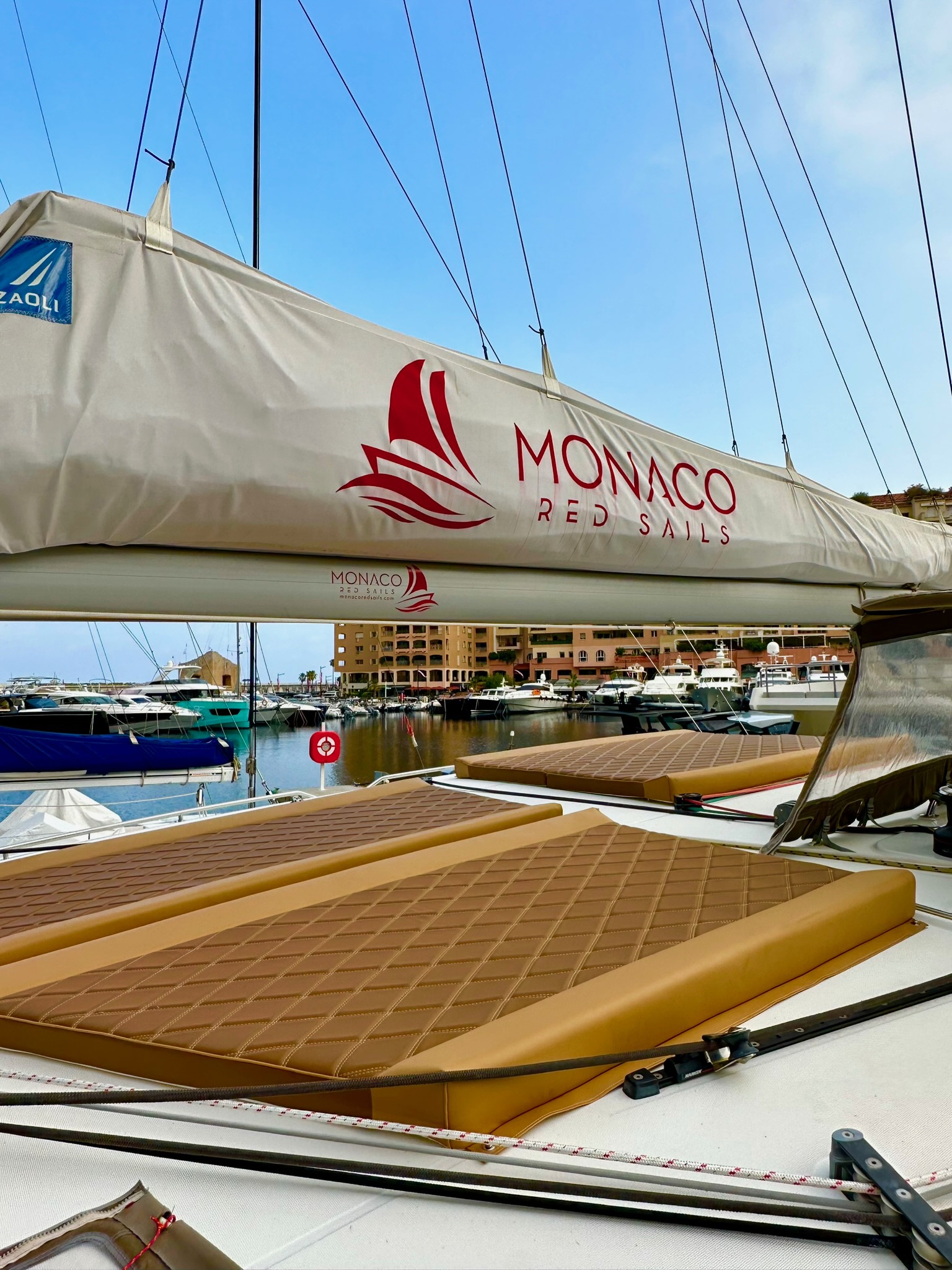 Photo #4 - Lagoon 400 S2 (Red Sail) en Fontvieille - 63220