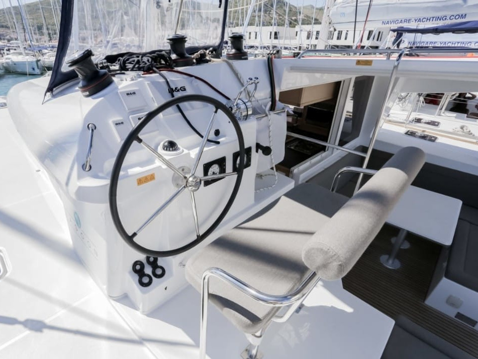 Photo #11 - Lagoon 400 S2 (Esmeralda) in Santa Eulalia del Rio - 62036