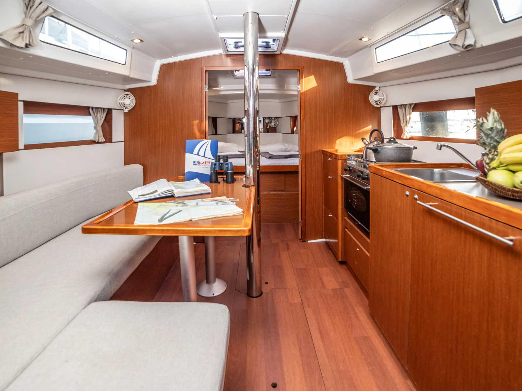 Oceanis 38.1 (3 cab.) (MG-OC38.1-19-R) Interior image - 12