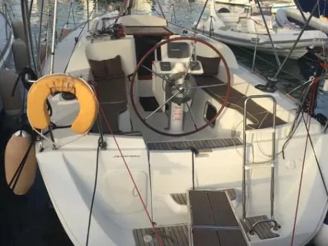 Sun Odyssey 33i (2 cab.) (MG-SO33-11-ZC) Main image - 0