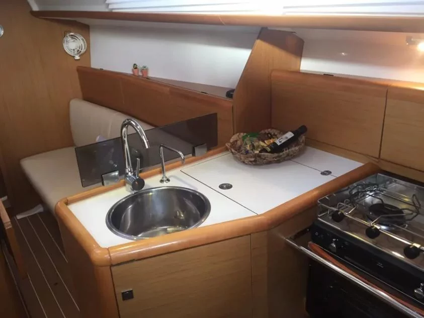 Sun Odyssey 33i (2 cab.) (MG-SO33-11-ZC) Interior image - 6