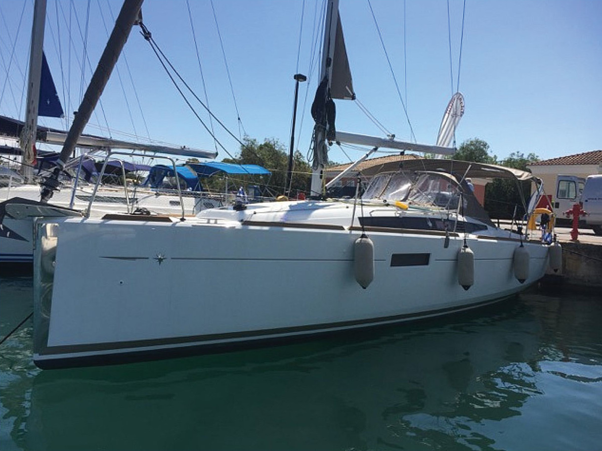 Photo #7 - Sun Odyssey 349 (3 cab.) (MG-SO349-16-BB) in Corfu - 24482
