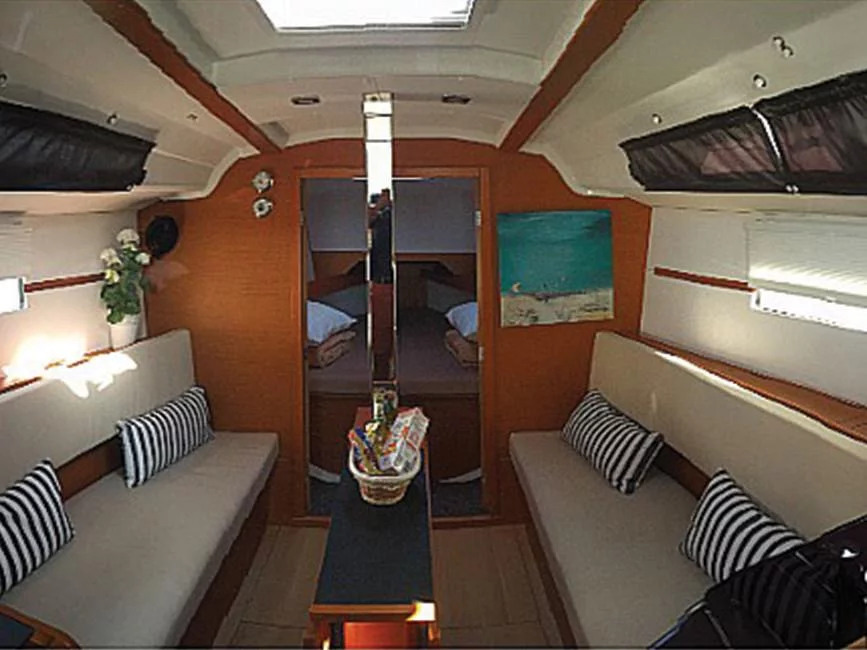 Sun Odyssey 349 (3 cab.) (MG-SO349-16-BB)  - 7
