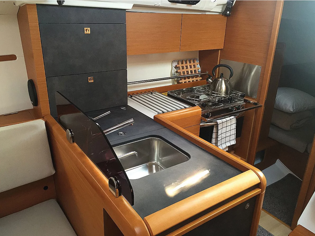 Sun Odyssey 349 (3 cab.) (MG-SO349-16-BB)  - 10