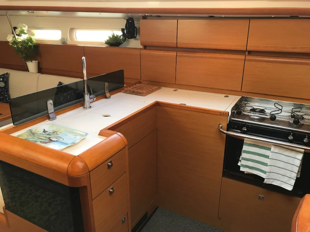 Sun Odyssey 409 (3 cab.) (MG-SO409-12-BK)  - 8