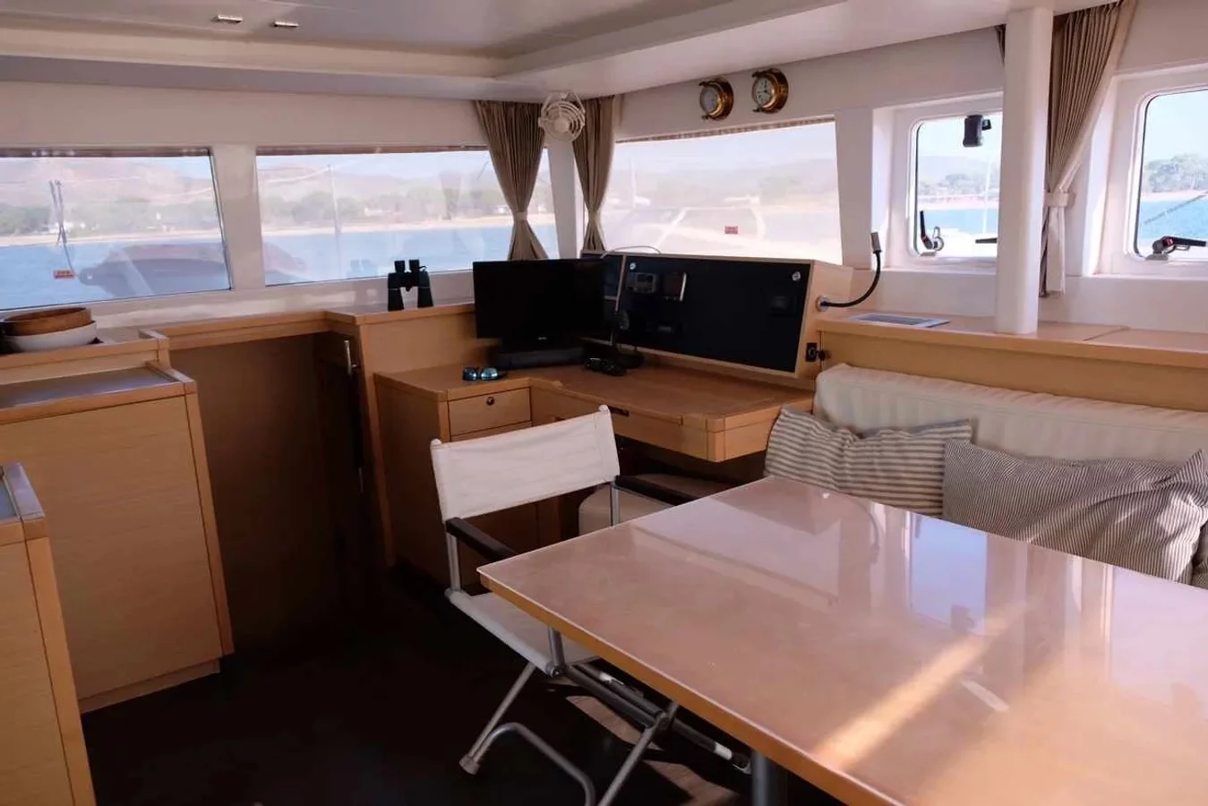 Lagoon 450 Fly (No name - Whole Yacht)  - 17