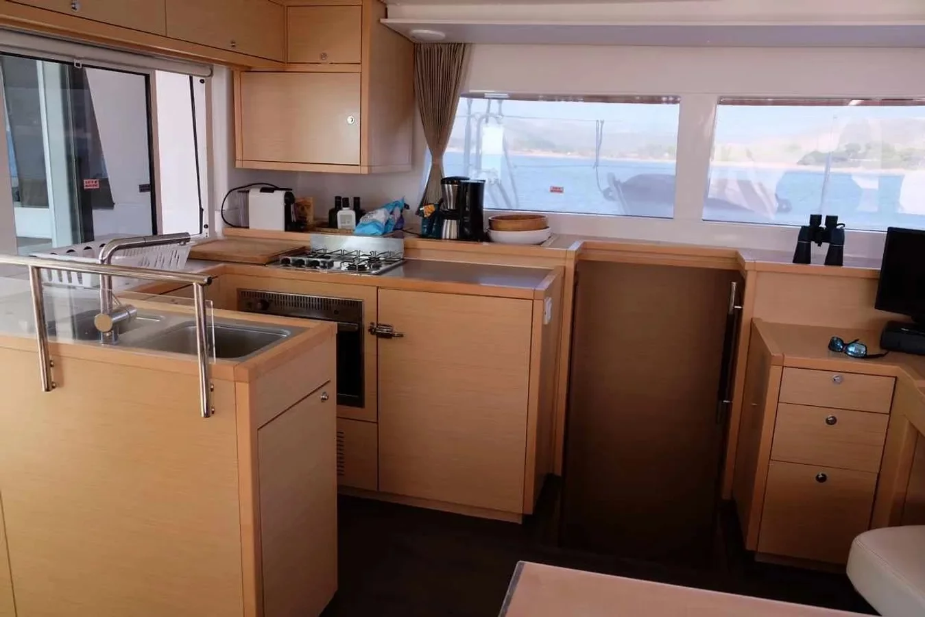 Lagoon 450 Fly (No name - Whole Yacht)  - 12