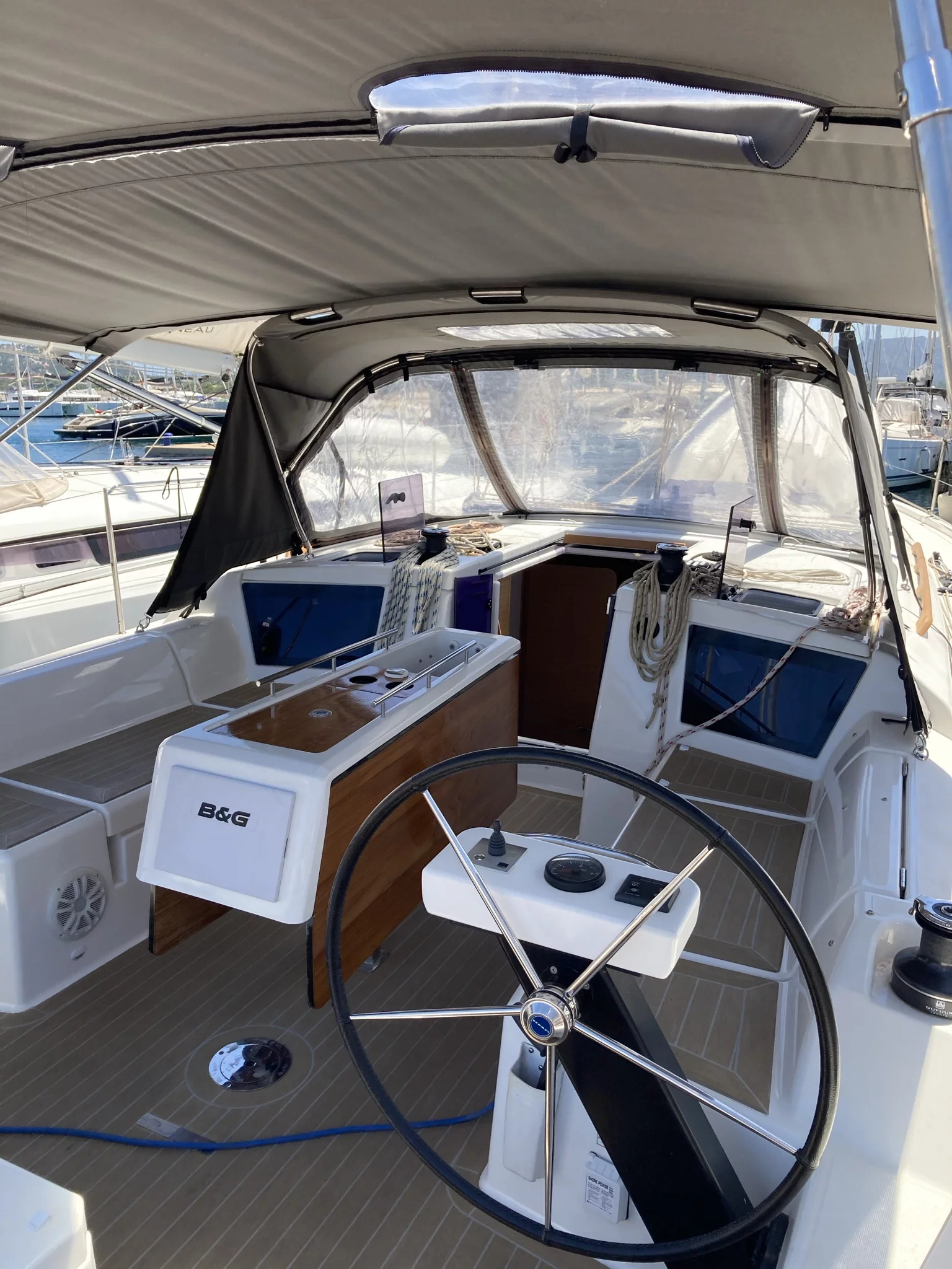 Dufour 390 Grand Large (Pixie)  - 3