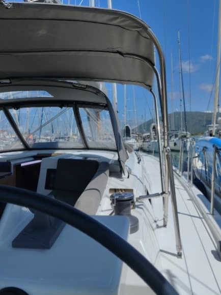 Photo #7 - Dufour 470 (5 cab.) (MG-DUF470-22-RM) en Lefkada - 3659