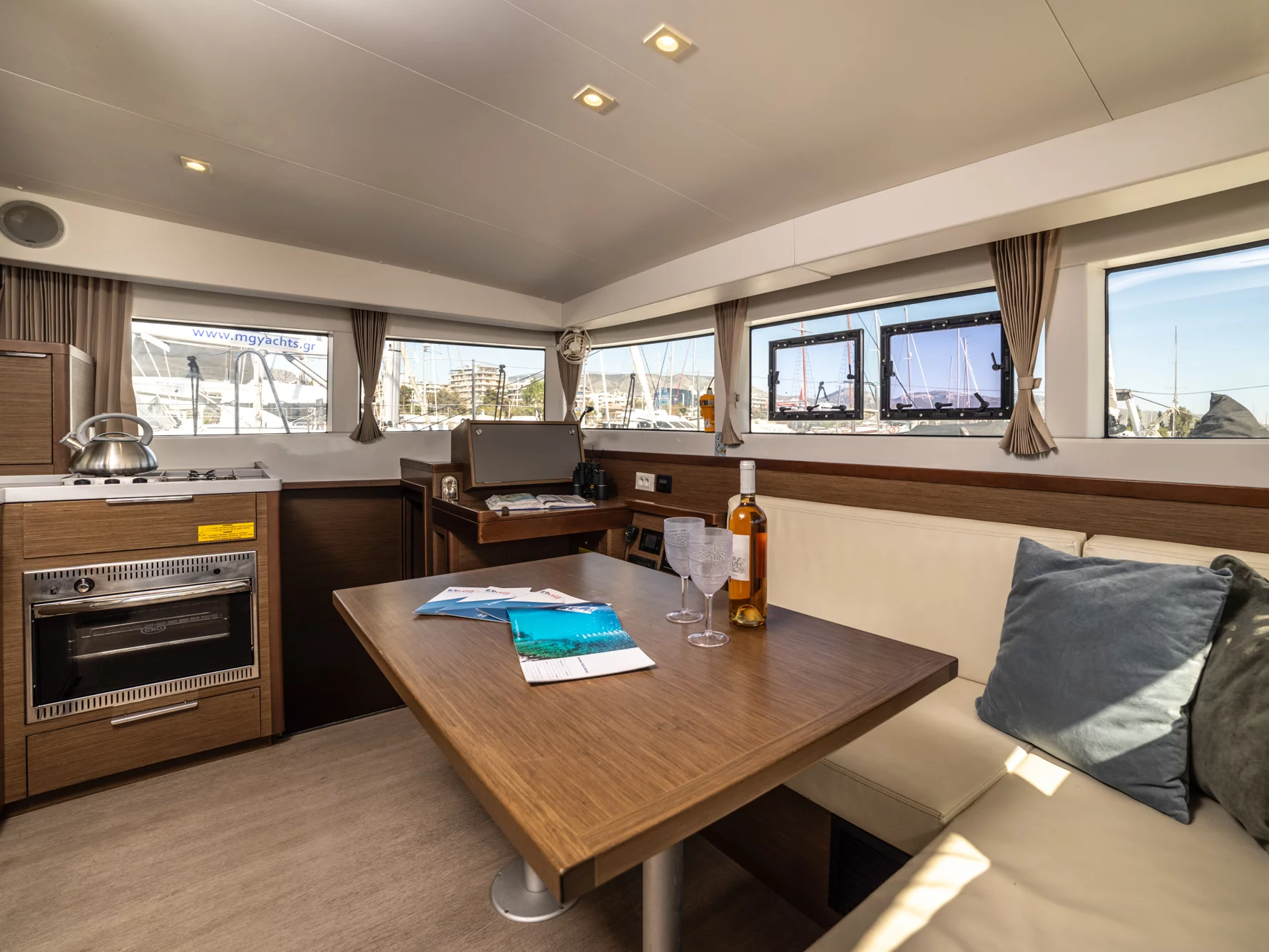 Lagoon 40 (4 cab) (MG-LAG40-18-S) Interior image - 12