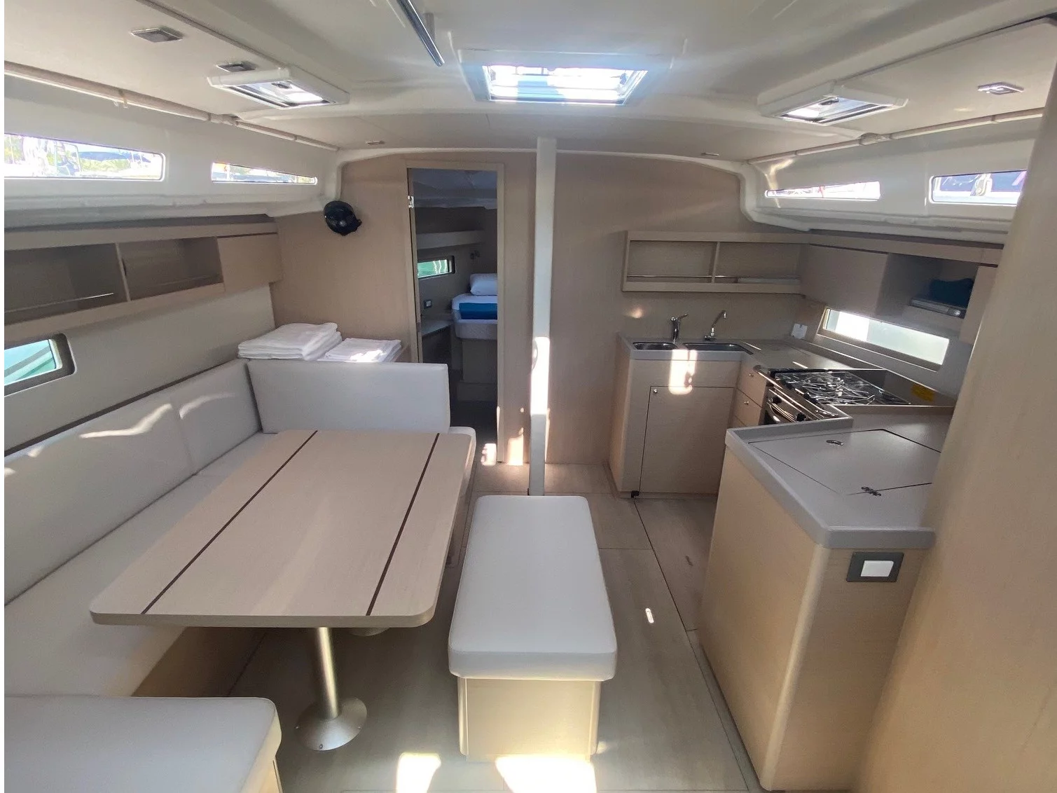 Oceanis 40.1 (3 cab.) (MG-OC40.1-22-ZLM) Interior image - 4