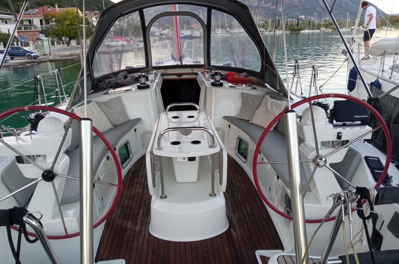 Photo #2 - Sun Odyssey 49 (4 cab.) (MG-SO49-06-MF) en Lefkada - 19631